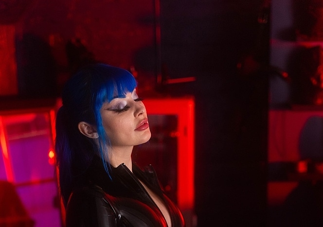 CAGE TEASE